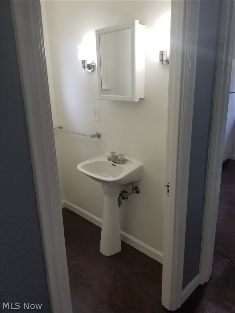 863 Medford Road Cleveland Heights, OH 44121 - Photo 5 of 21 Gallery Image 5