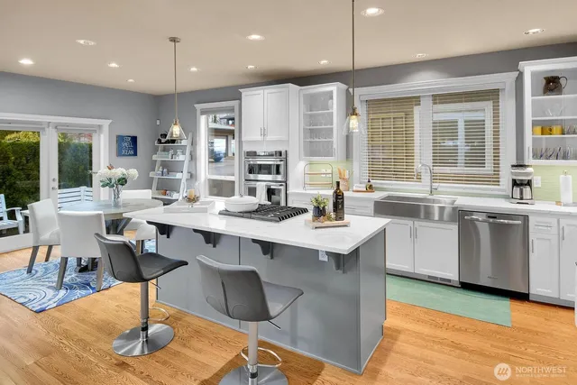 $1,999,999 | 217 9th Avenue South, Edmonds, WA 98020