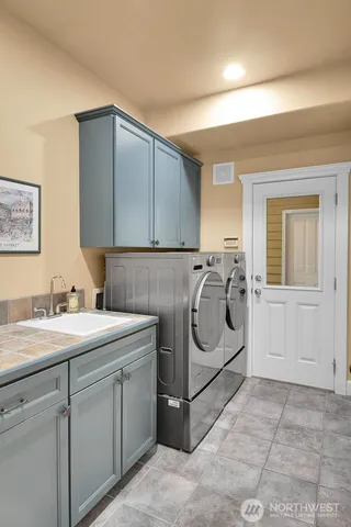 $1,999,999 | 217 9th Avenue South, Edmonds, WA 98020