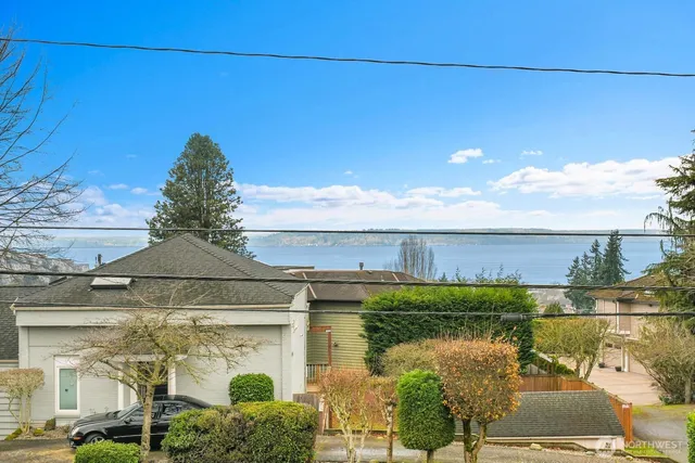 $1,999,999 | 217 9th Avenue South, Edmonds, WA 98020