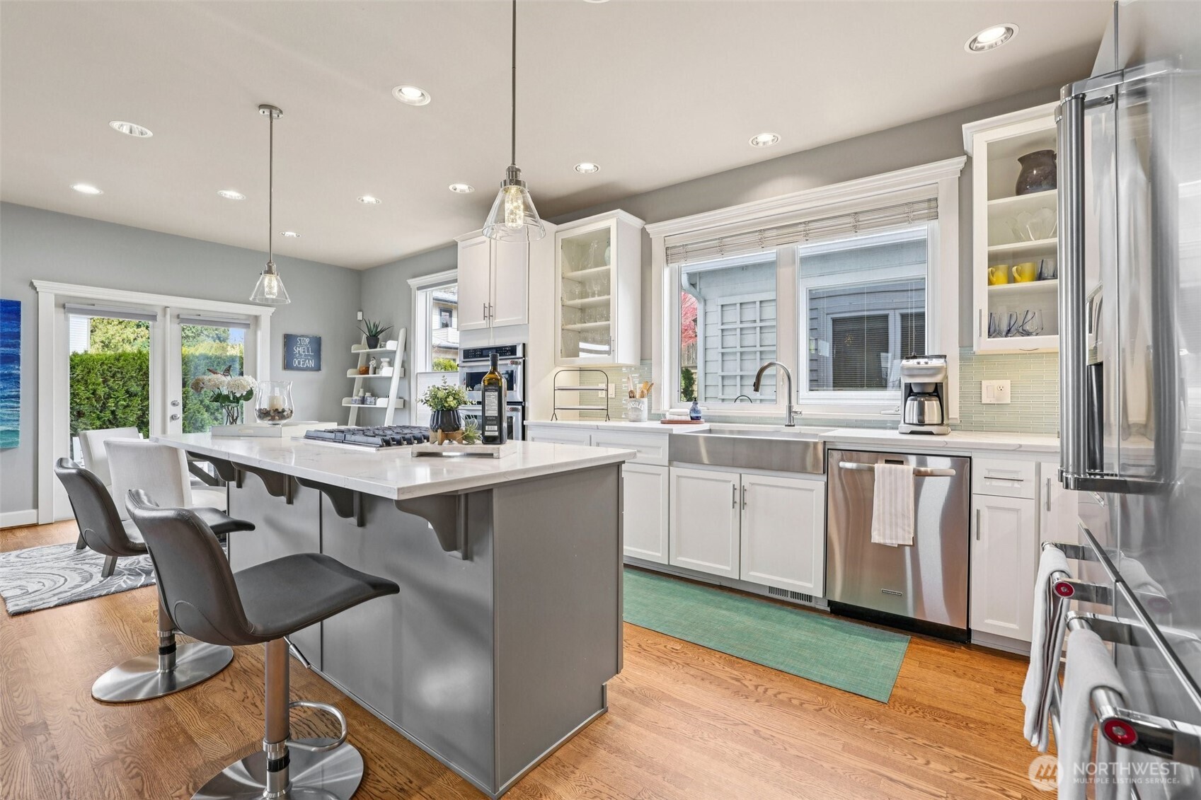 217 9th Avenue South Edmonds, WA 98020 - Photo 5 of 37