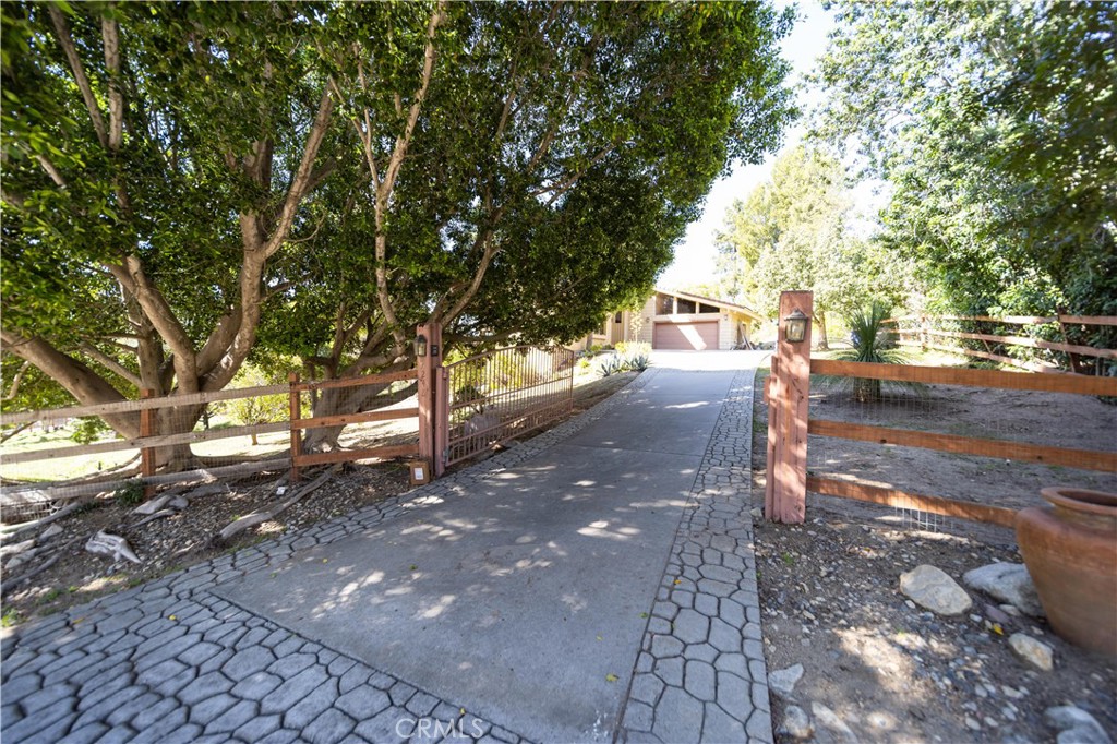 2248 Mil Sorpresas Drive Fallbrook, CA 92028 - Photo 2 of 74