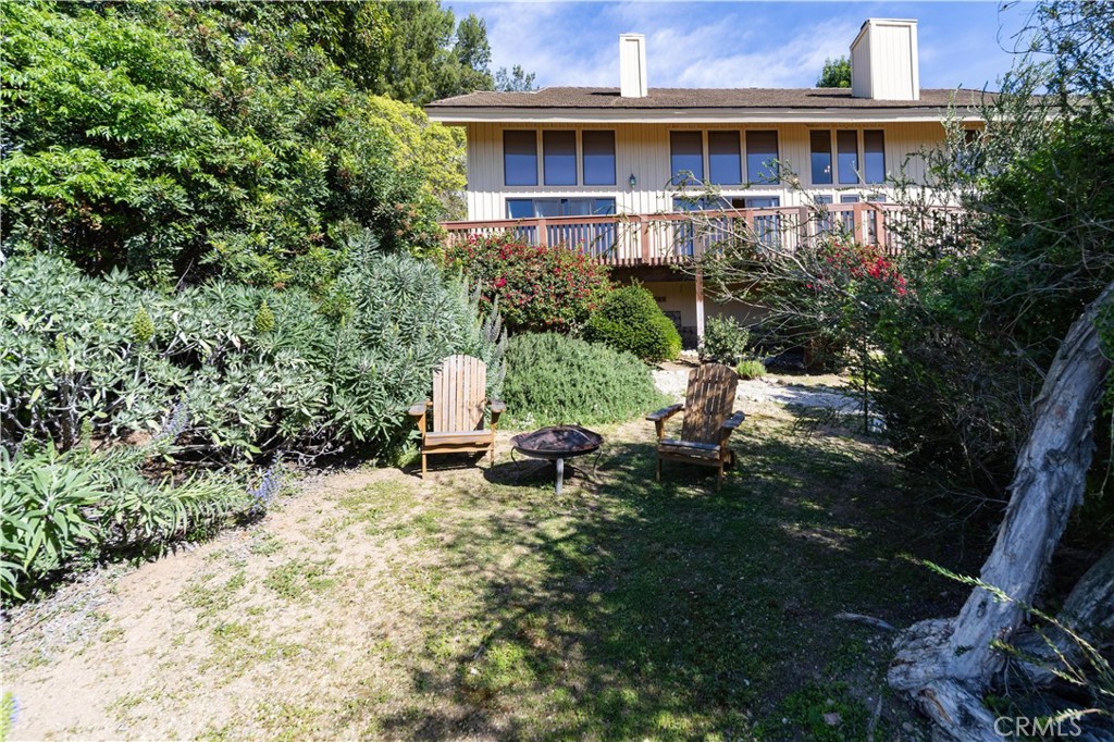 2248 Mil Sorpresas Drive Fallbrook, CA 92028 - Photo 38 of 74 a view of a patio with table and chairs and potted plants