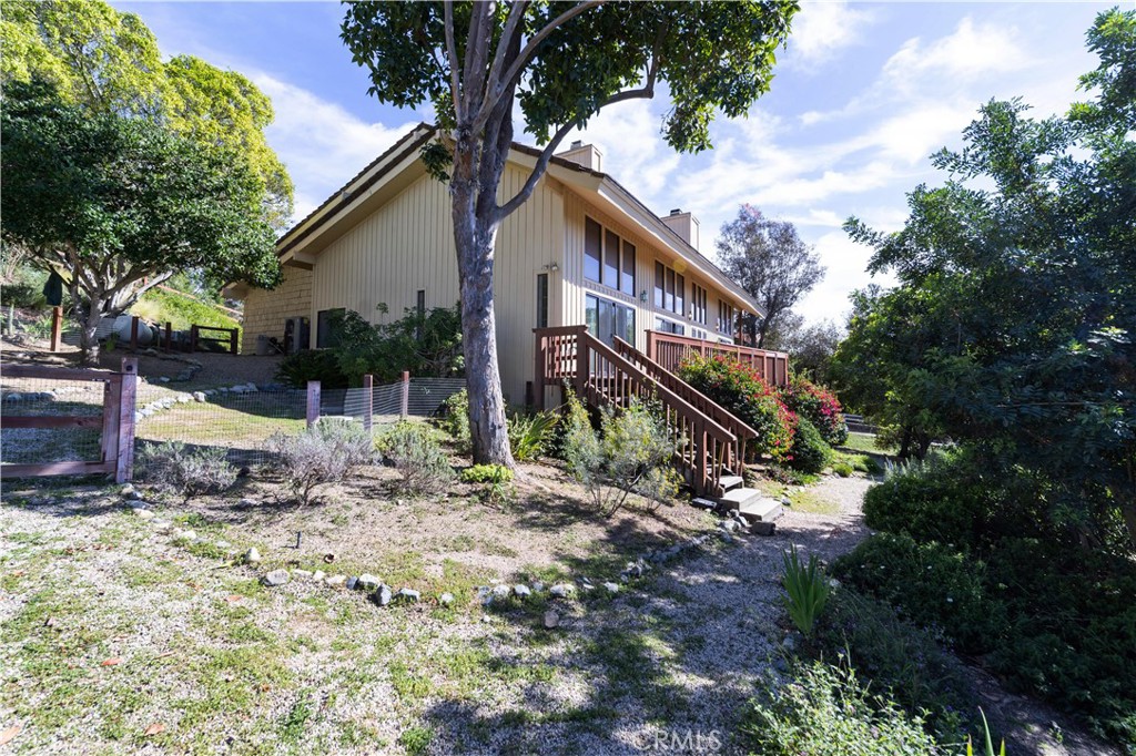 2248 Mil Sorpresas Drive Fallbrook, CA 92028 - Photo 39 of 74 a backyard of a house with lots of green space