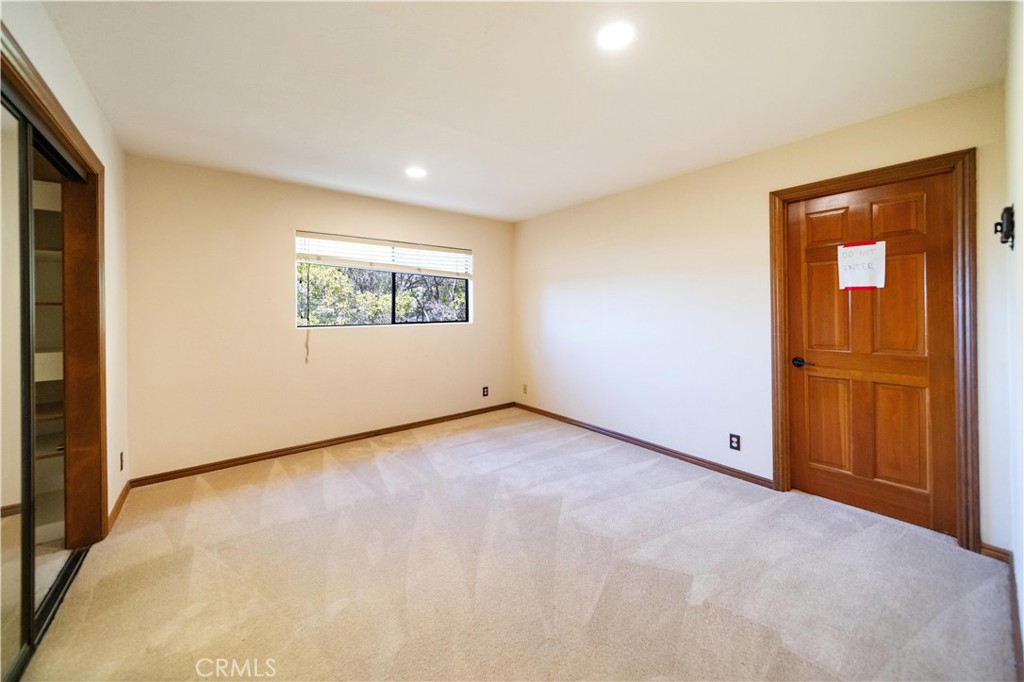 2248 Mil Sorpresas Drive Fallbrook, CA 92028 - Photo 43 of 74 an empty room with windows