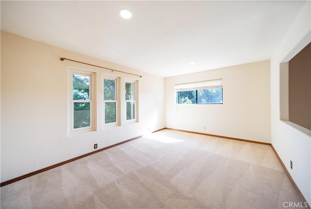 2248 Mil Sorpresas Drive Fallbrook, CA 92028 - Photo 47 of 74 an empty room with windows