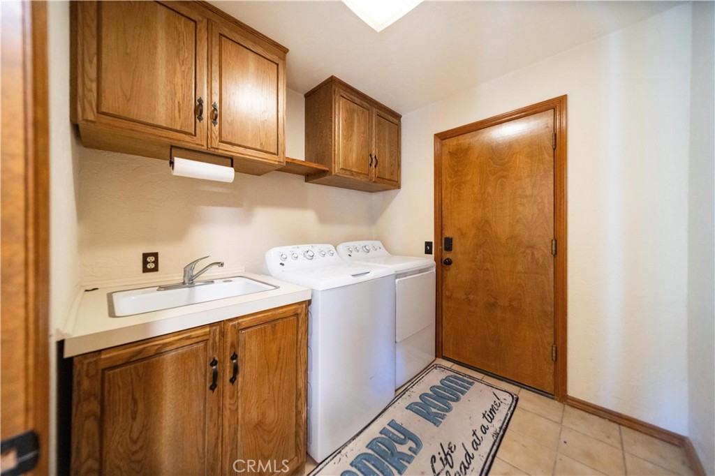 2248 Mil Sorpresas Drive Fallbrook, CA 92028 - Photo 57 of 74 a utility room with sink dryer and washer