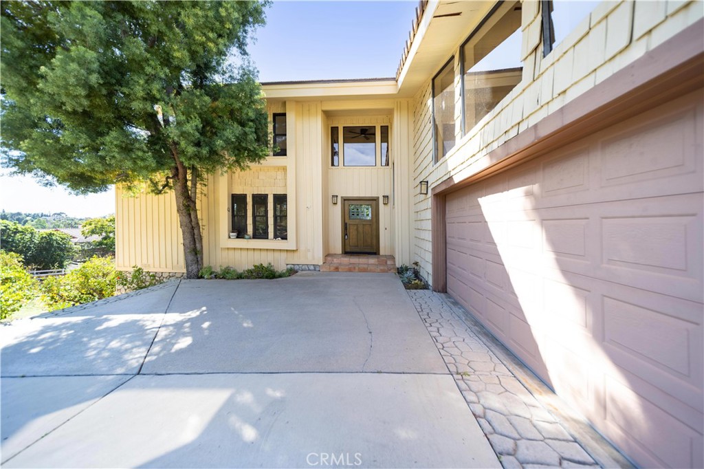 2248 Mil Sorpresas Drive Fallbrook, CA 92028 - Photo 6 of 74 a view of a house with brick walls