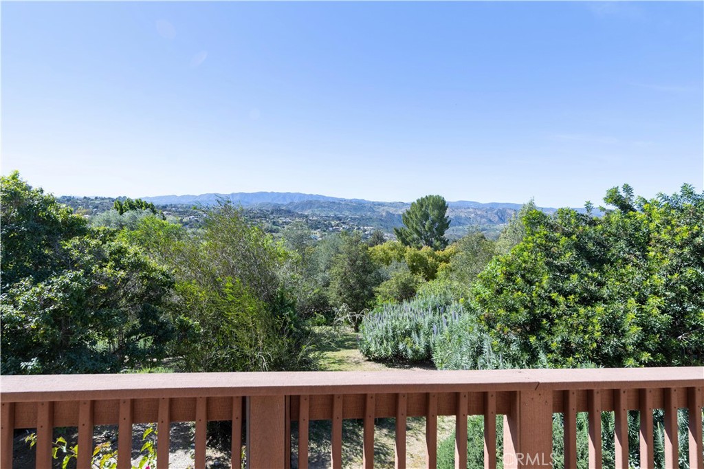 2248 Mil Sorpresas Drive Fallbrook, CA 92028 - Photo 68 of 74 a view of a balcony with wooden fence and floor