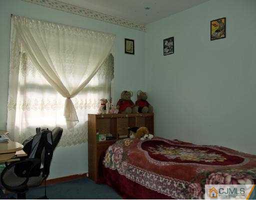 18 Brookville Road Edison, NJ 08817 - Photo 5 of 8 a bed room with furniture and a window