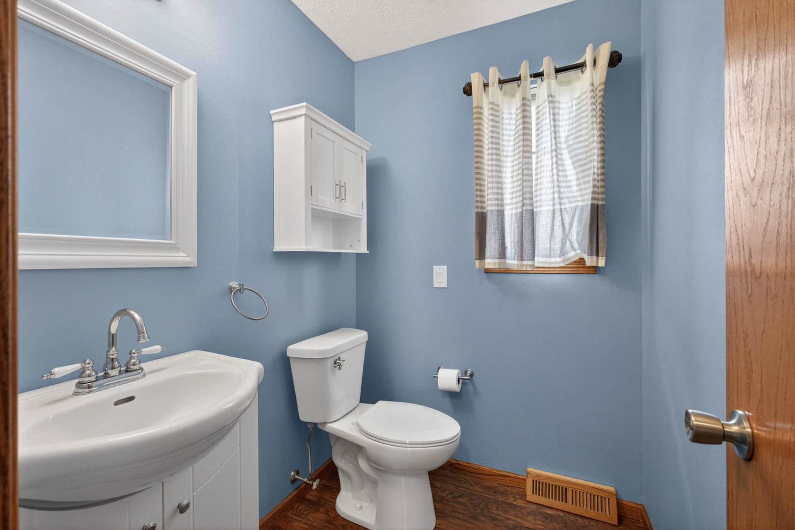 313 Sullivan Drive Colona, IL 61241 - Photo 15 of 41 a bathroom with a toilet sink and mirror