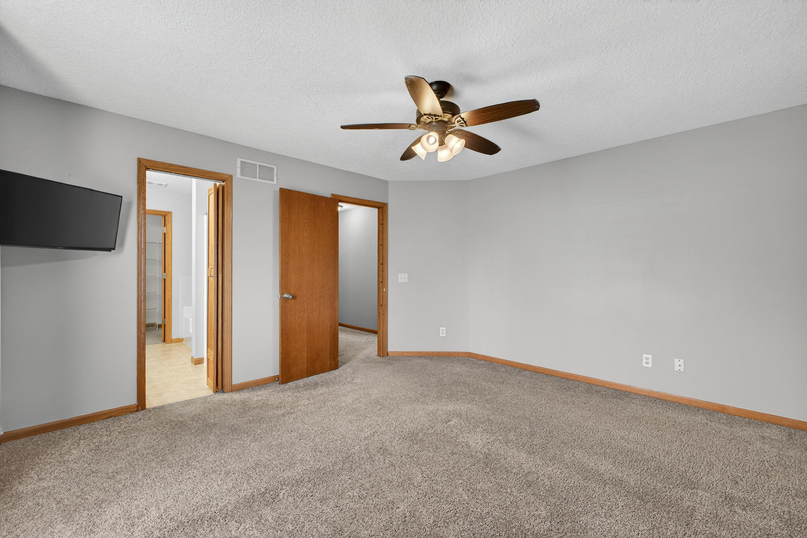 313 Sullivan Drive Colona, IL 61241 - Photo 18 of 41 a view of a big room with carpet