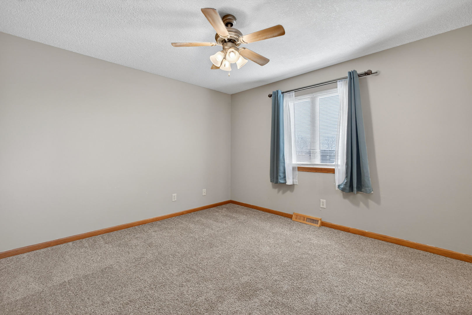 313 Sullivan Drive Colona, IL 61241 - Photo 24 of 41 an empty room with windows and fan