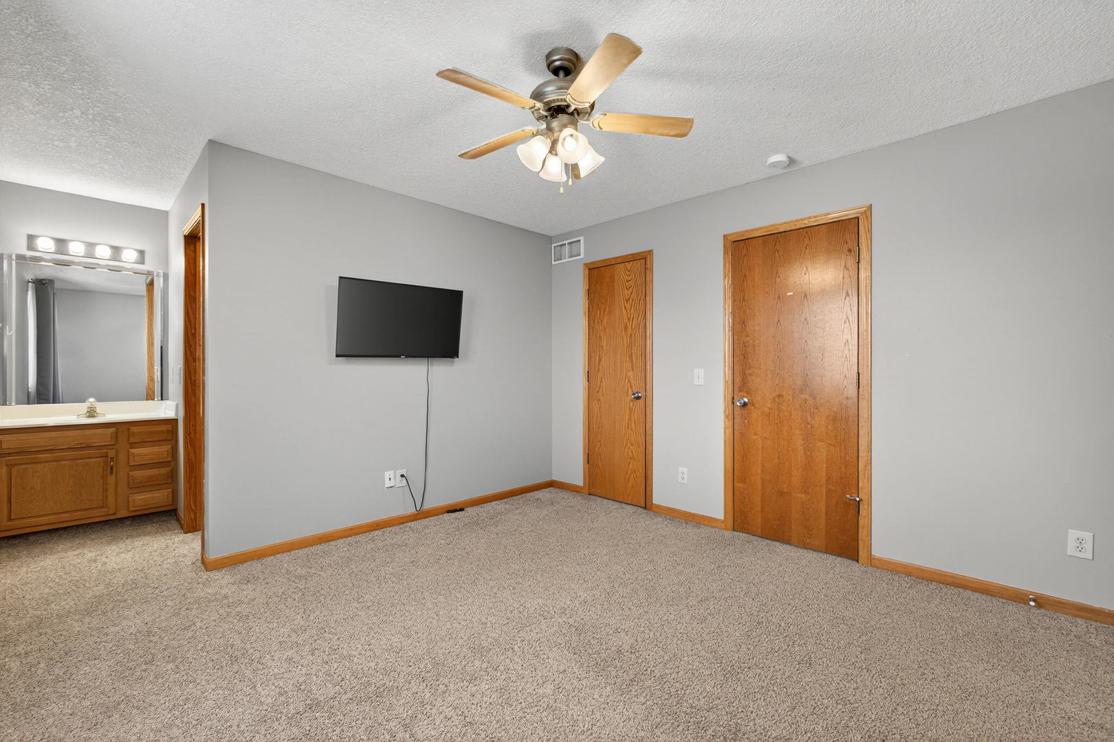313 Sullivan Drive Colona, IL 61241 - Photo 25 of 41 a view of an empty room with a bathroom