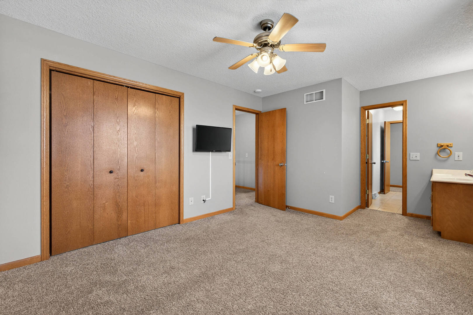 313 Sullivan Drive Colona, IL 61241 - Photo 29 of 41 a view of an empty room with a bathroom