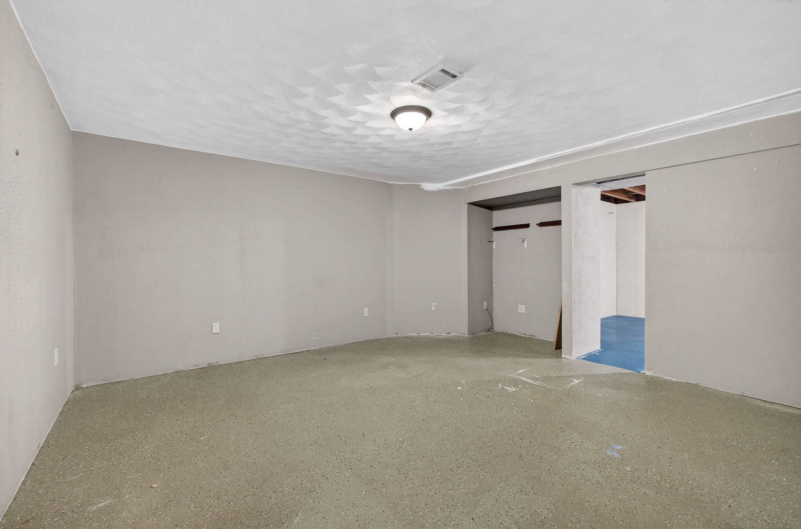 313 Sullivan Drive Colona, IL 61241 - Photo 30 of 41 a view of an empty room