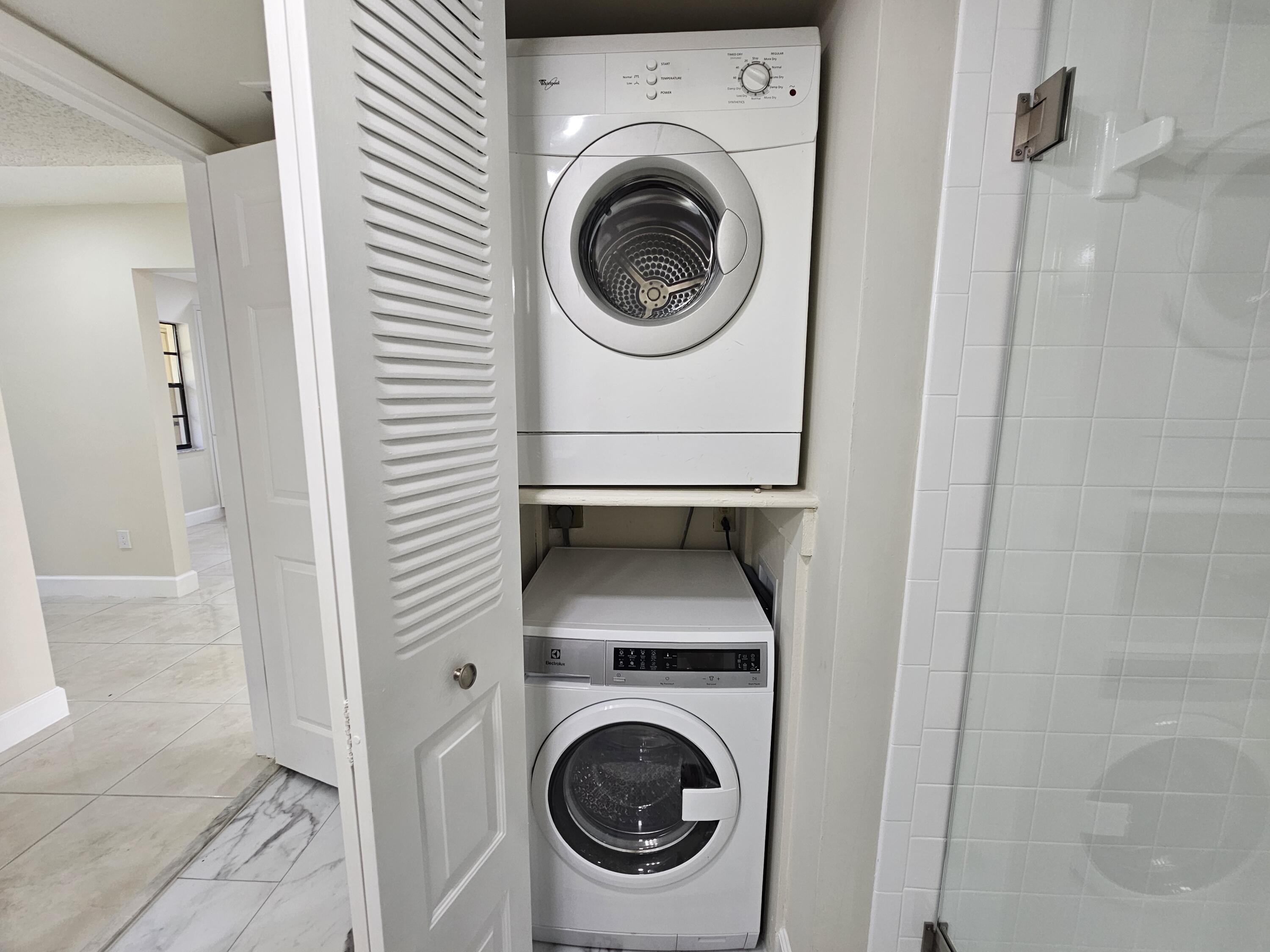 21815 Arriba Real, Unit 12E Boca Raton, FL 33433 - Photo 27 of 31 Laundry