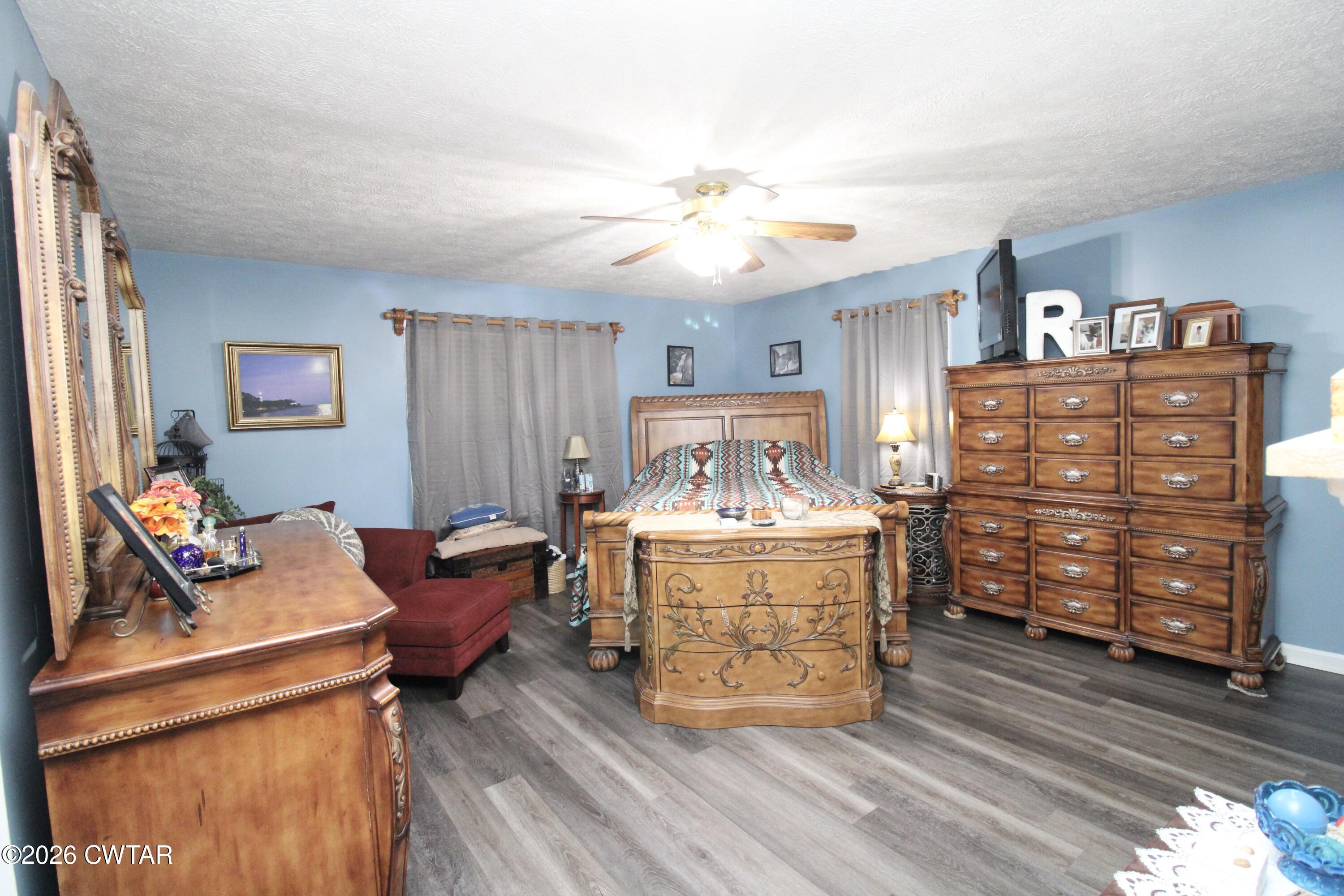 285 Meadowbrook Circle Lexington, TN 38351 - Photo 11 of 26 a room with furniture and workspace