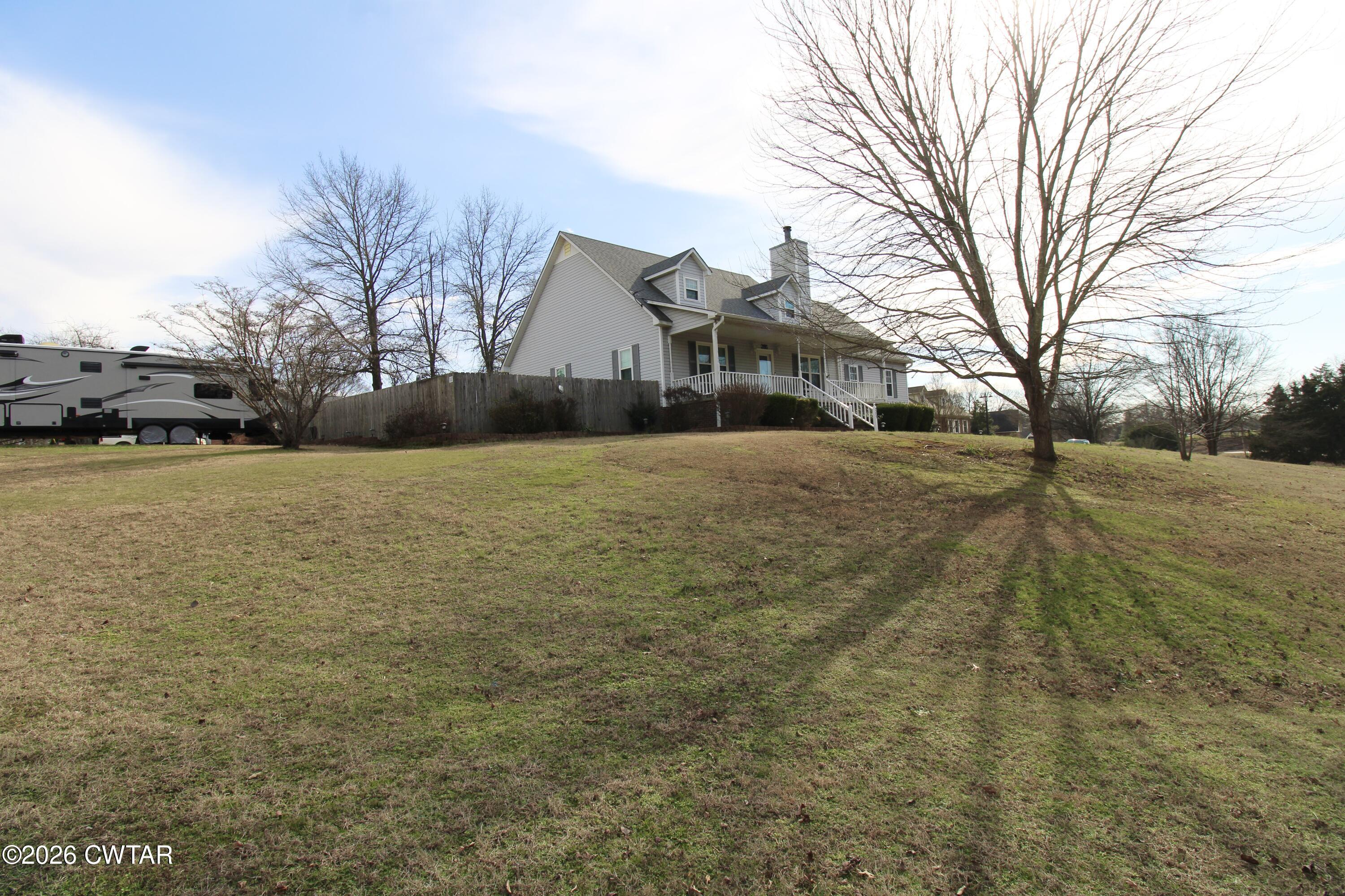285 Meadowbrook Circle Lexington, TN 38351 - Photo 4 of 26 a front view of a house with a yard