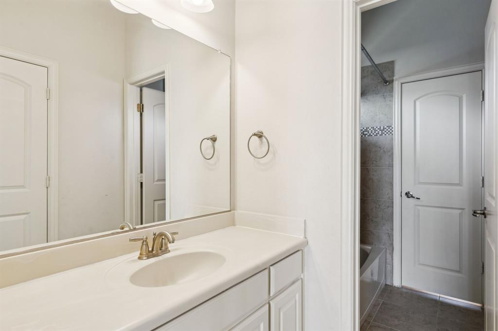 10234 Cava Road Frisco, TX 75035 - Photo 27 of 40 a bathroom with a sink and a mirror