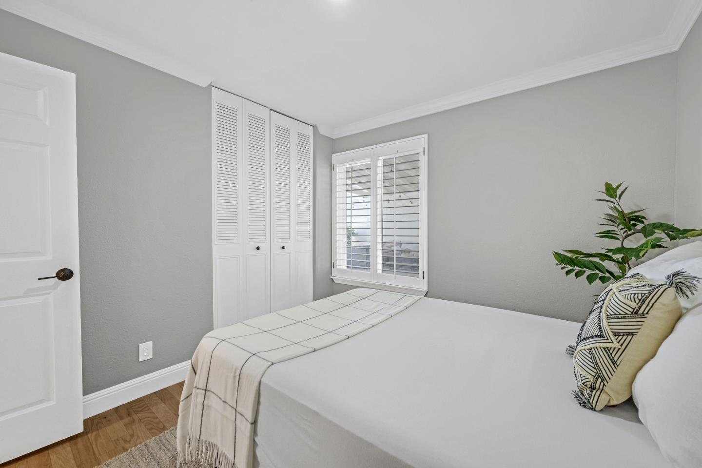 2514 Heatherlark Circle Pleasanton, CA 94566 - Photo 16 of 40 a bedroom with a bed and a potted plant