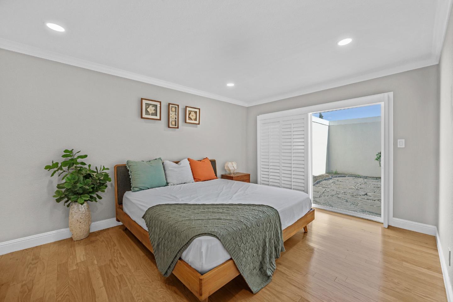 2514 Heatherlark Circle Pleasanton, CA 94566 - Photo 22 of 40 a bedroom with a bed and a potted plant