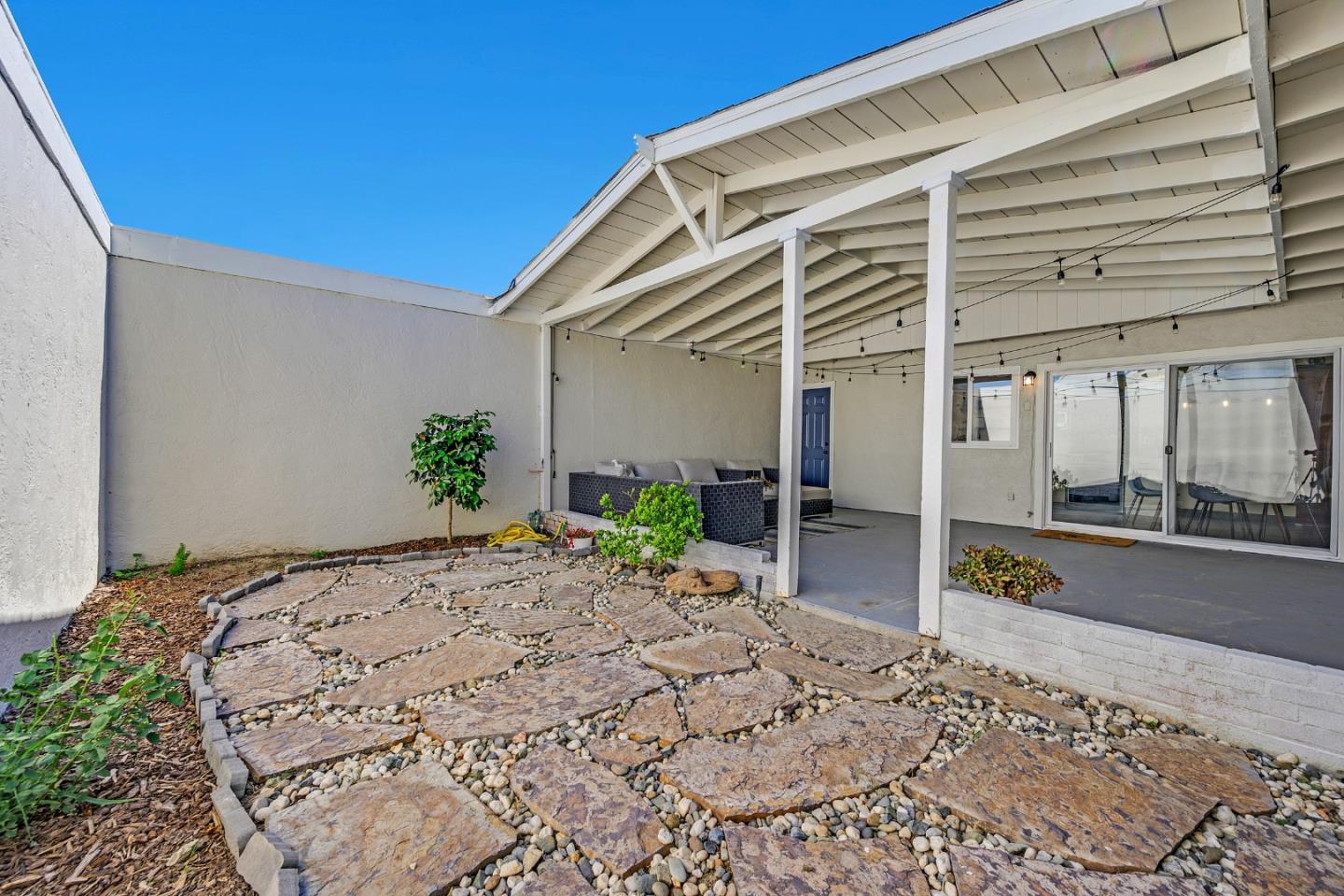 2514 Heatherlark Circle Pleasanton, CA 94566 - Photo 30 of 40 a front view of a house