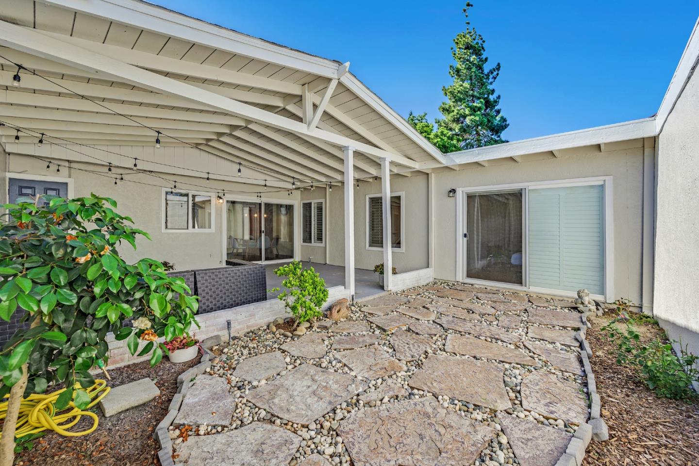 2514 Heatherlark Circle Pleasanton, CA 94566 - Photo 31 of 40 a front view of a house with a garden