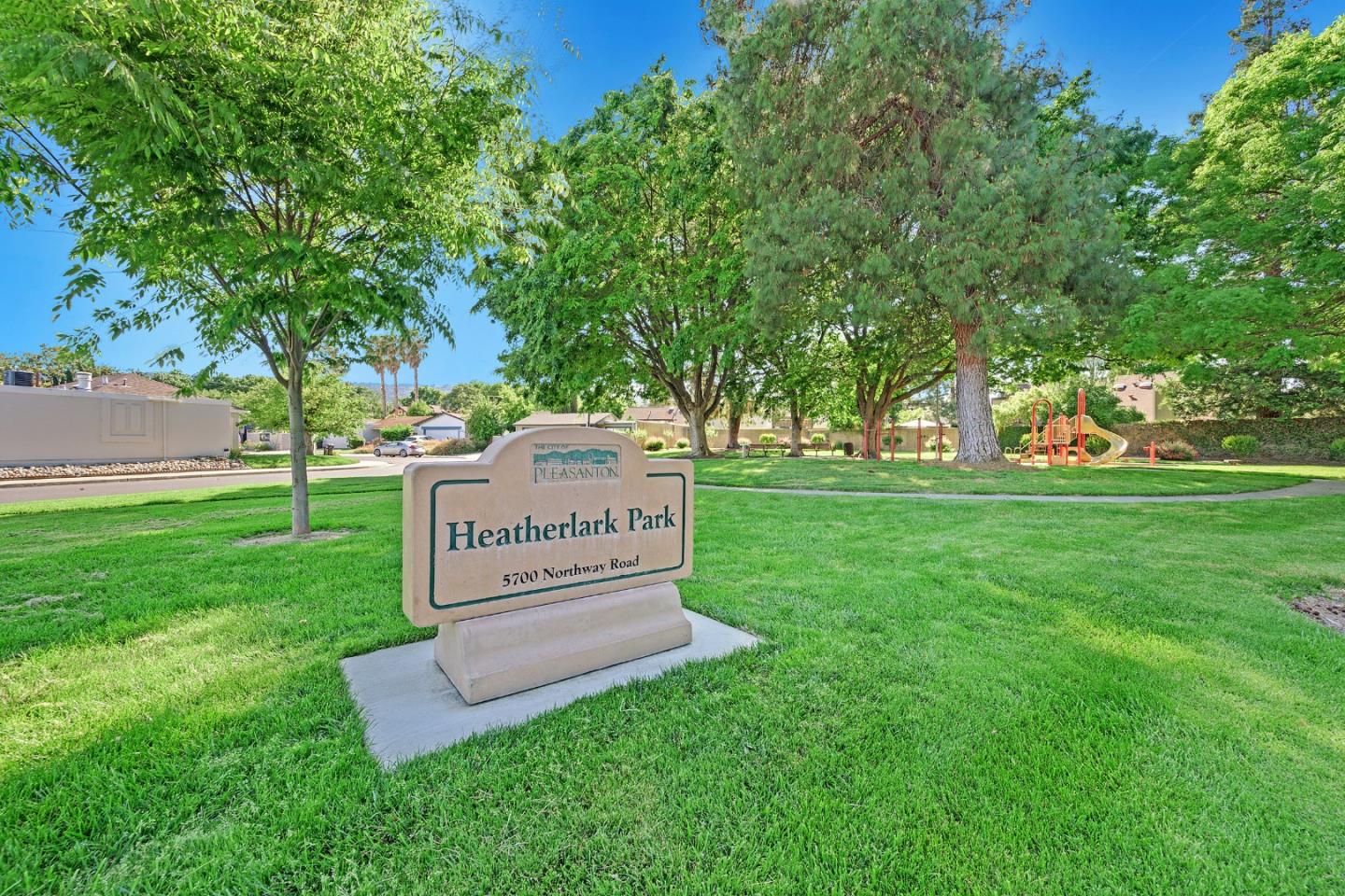 2514 Heatherlark Circle Pleasanton, CA 94566 - Photo 39 of 40 a view of a garden with plants and trees