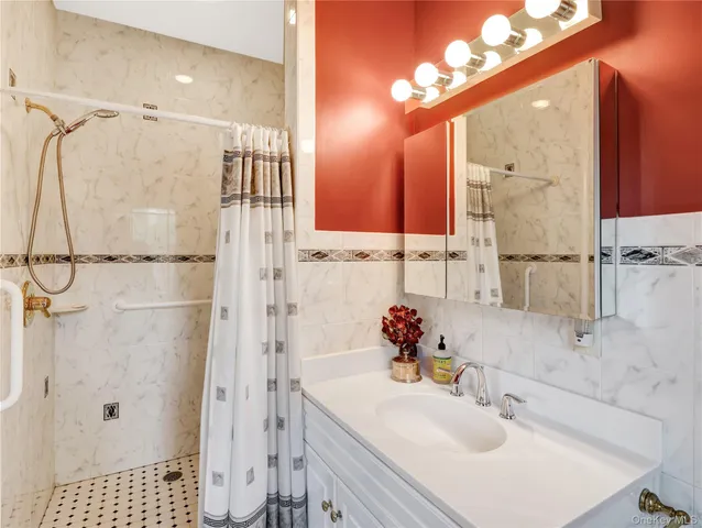 $745,000 | 183 New Hempstead Road, New City, NY 10956