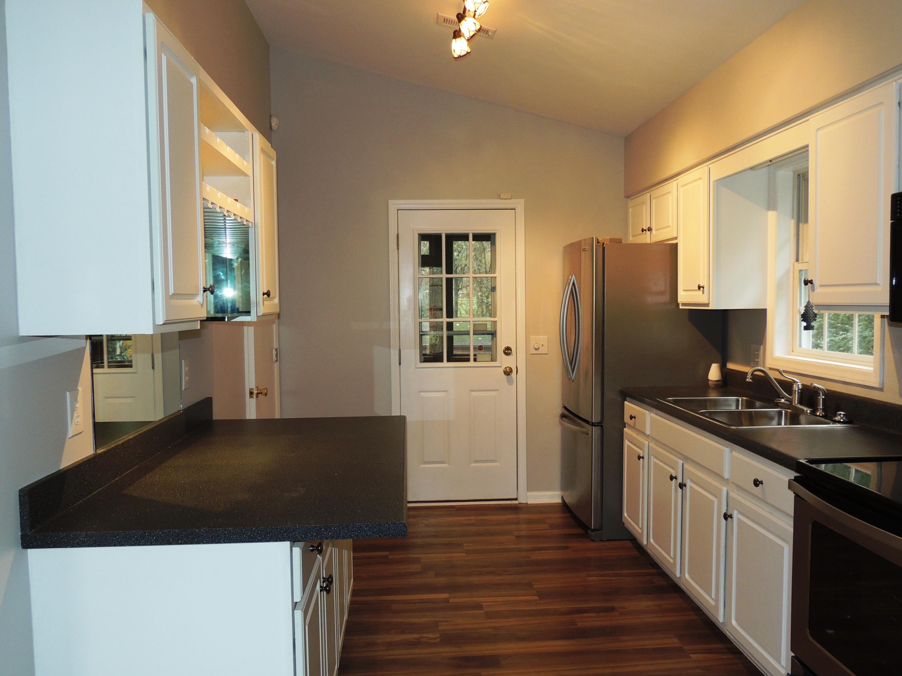 1439 Kefauver Road Southeast Roanoke, VA 24014 - Photo 6 of 14 Kitchen with Vaulted Ceiling