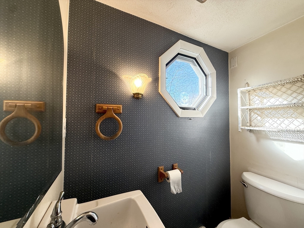 58 Lake Street, Unit 58 Waltham, MA 02451 - Photo 3 of 18