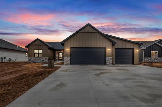 $537,900 | 2998 Creekwood Drive, Green Bay, WI 54311