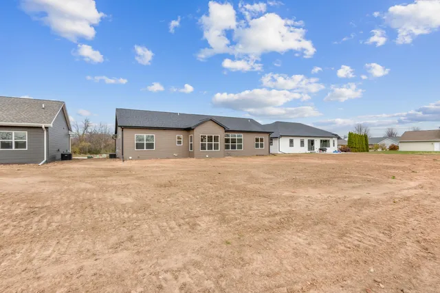 $537,900 | 2998 Creekwood Drive, Green Bay, WI 54311