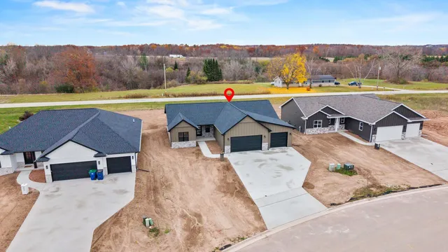 $537,900 | 2998 Creekwood Drive, Green Bay, WI 54311