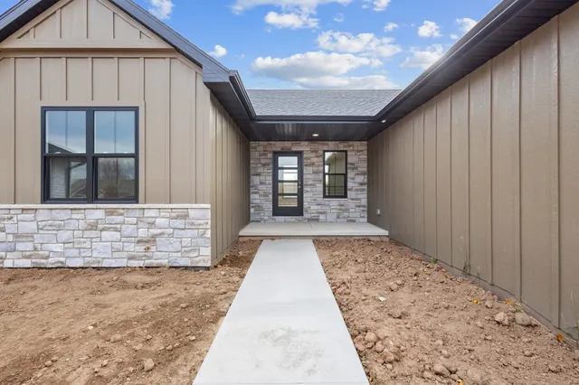 $537,900 | 2998 Creekwood Drive, Green Bay, WI 54311