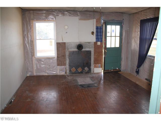 2701 Zephyr Road Dobson, NC 27017 - Photo 5 of 12 Living Room.