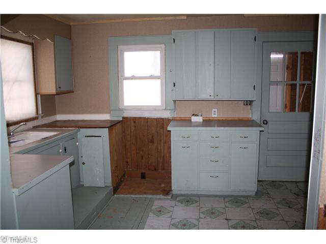 2701 Zephyr Road Dobson, NC 27017 - Photo 6 of 12 Kitchen.