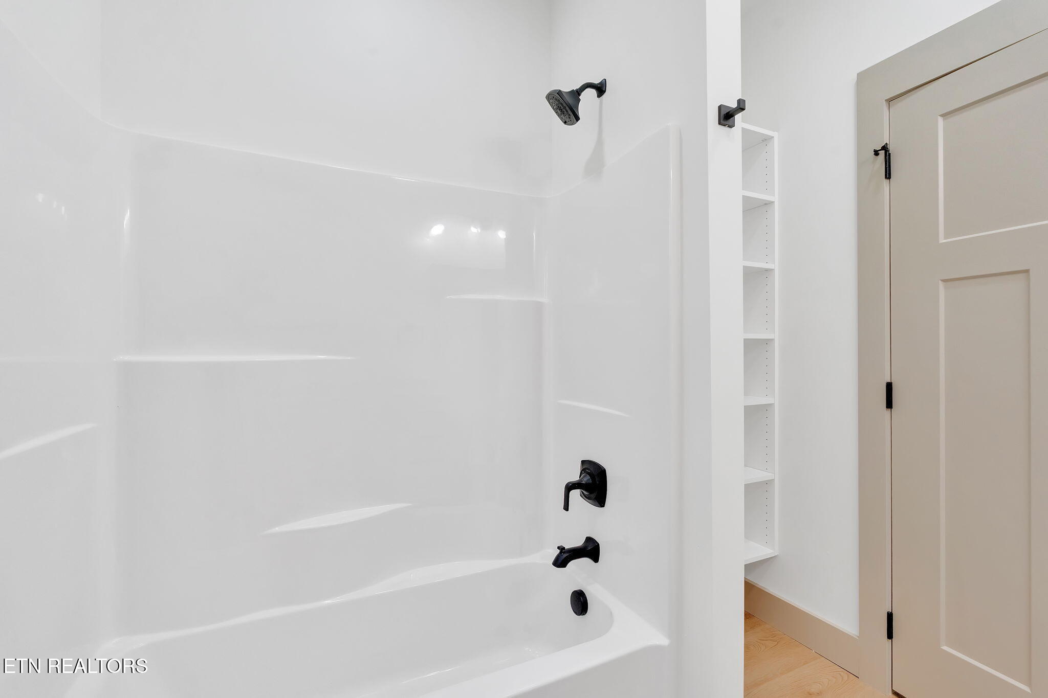 1301 Mountain Terrace Road Knoxville, TN 37932 - Photo 16 of 44 Upstairs Full Bath