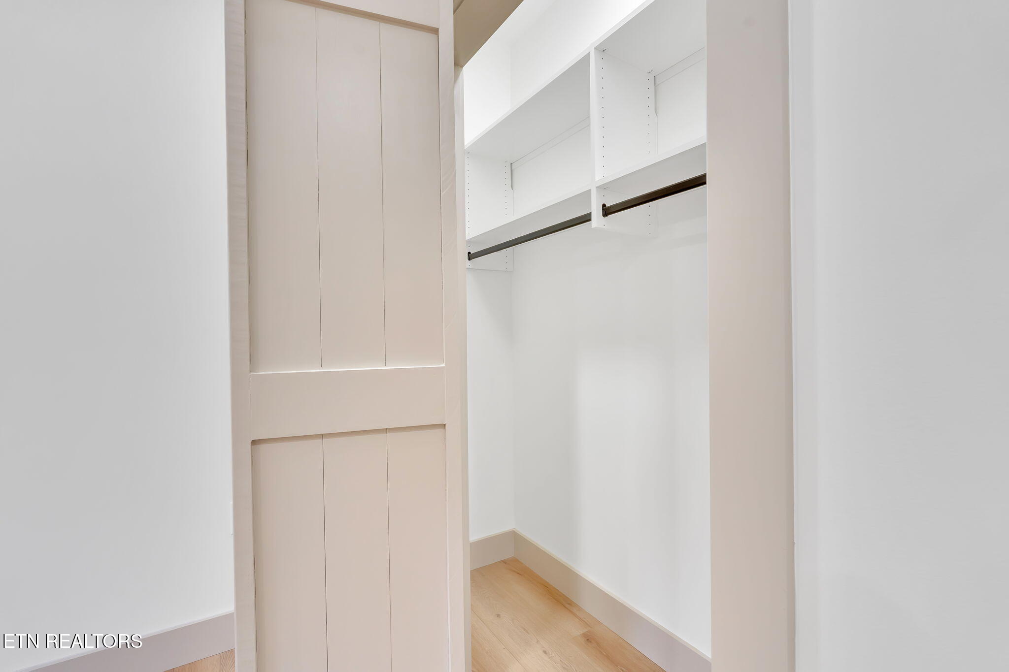 1301 Mountain Terrace Road Knoxville, TN 37932 - Photo 27 of 44 40-web-or-mls-JH 20251024-085