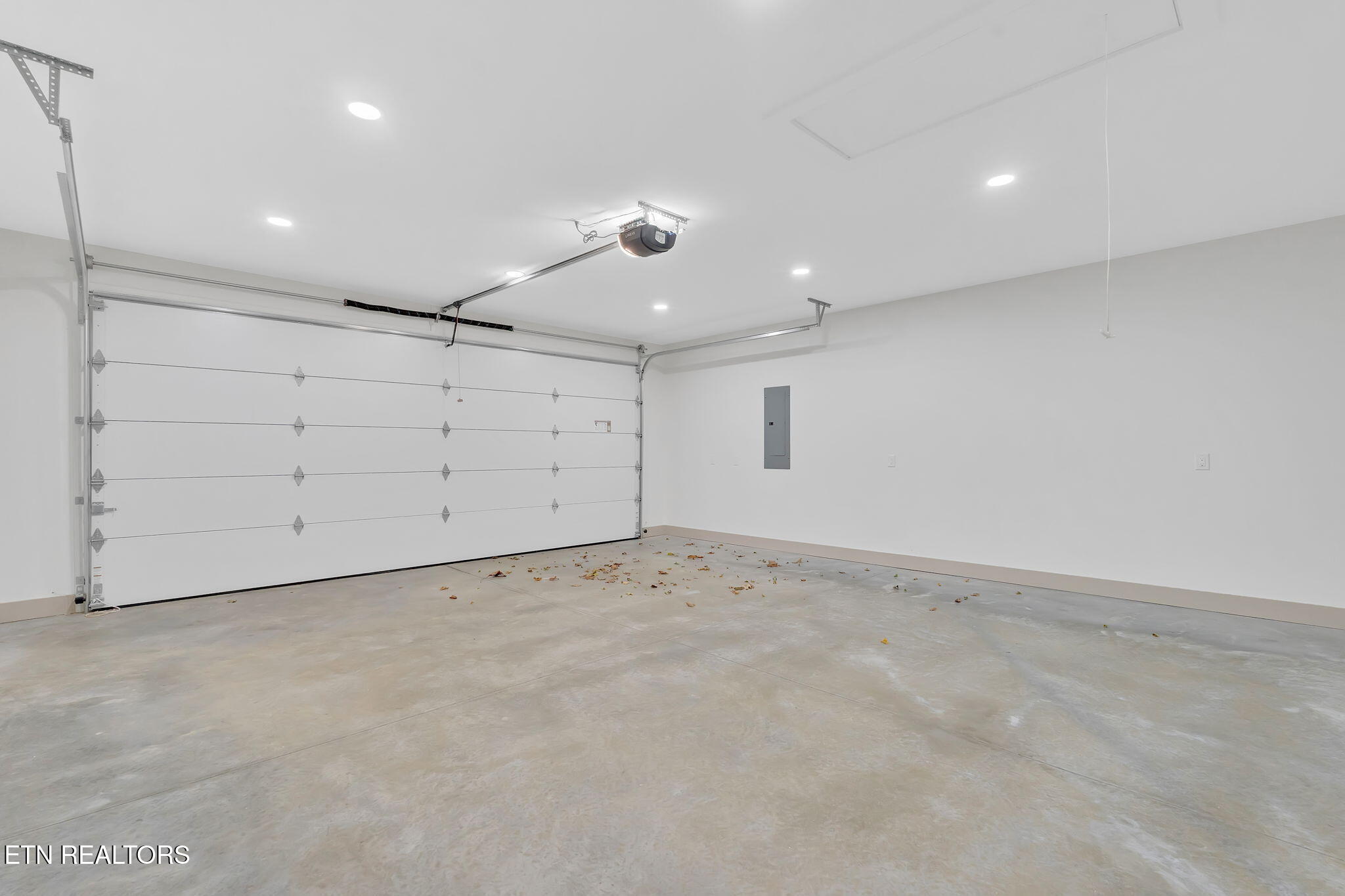 1301 Mountain Terrace Road Knoxville, TN 37932 - Photo 34 of 44 2 car garage