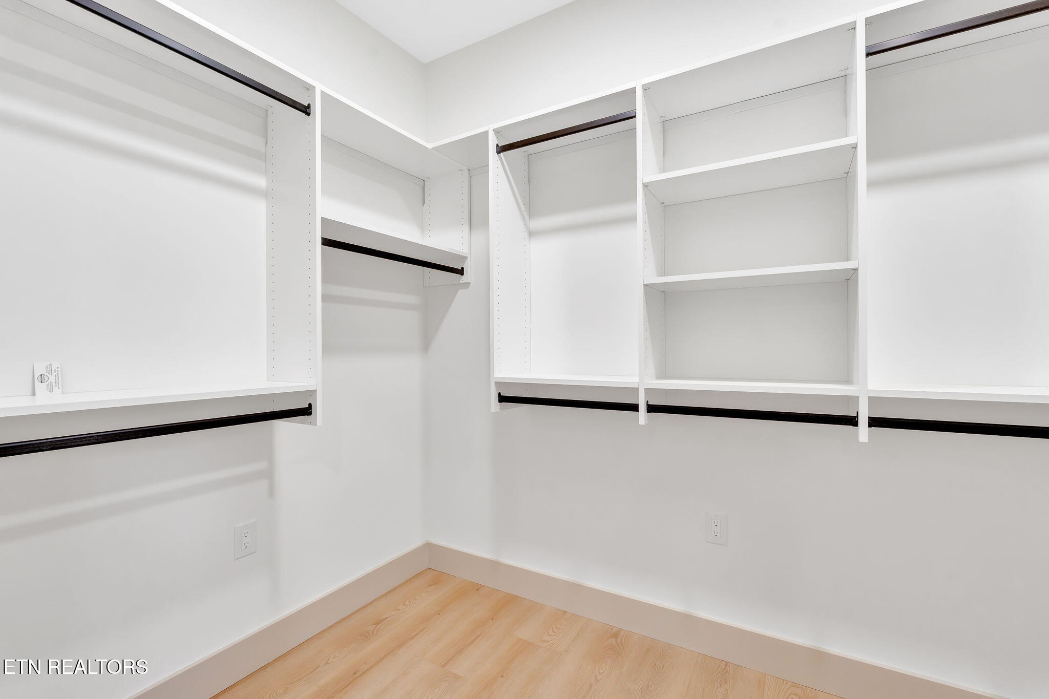 1301 Mountain Terrace Road Knoxville, TN 37932 - Photo 8 of 44 Primary Closet