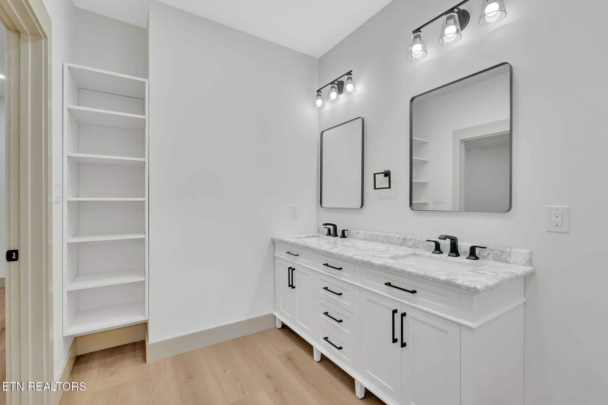 1301 Mountain Terrace Road Knoxville, TN 37932 - Photo 10 of 44 Primary Bath