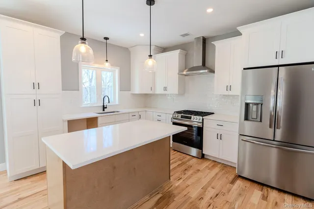 a view of a livingroom with a hardwood floor and a ceiling fan