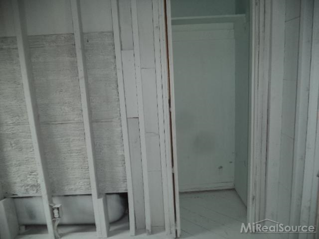 1792 Roslyn Road Grosse Pointe, MI 48236 - Photo 9 of 18 31232347-8.JPG