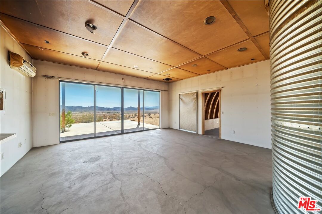 2373 Arizona Avenue Joshua Tree, CA 92252 - Photo 3 of 25
