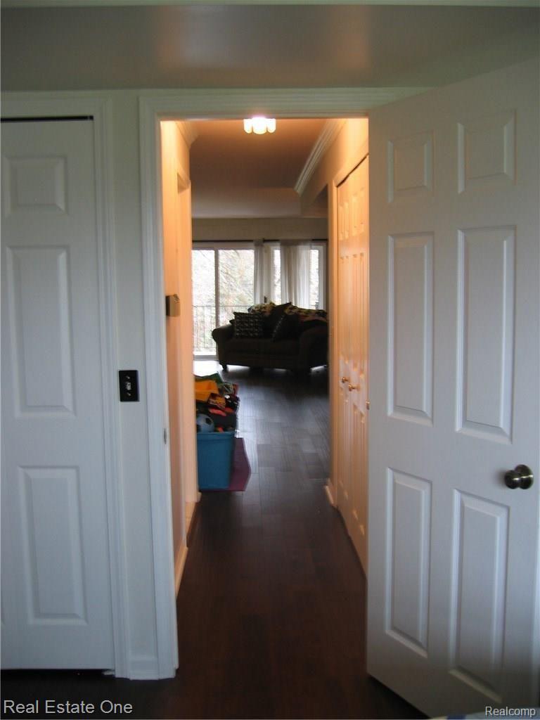 1675 Huntington Park, Unit 4 (D) Rochester, MI 48309 - Photo 27 of 37 HALLWAY FROM BEDROOM TO LIVING ROOM