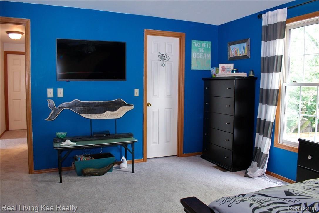 300 Old Perch Road Rochester, MI 48309 - Photo 18 of 40 3rd Bedroom with walk in closet
