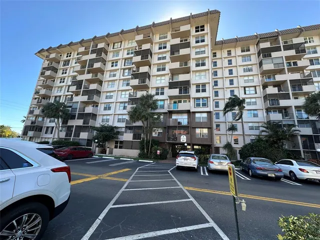 $1,850 | 777 South Federal Highway, Unit 511RP, Pompano Beach, FL 33062
