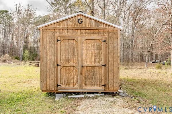 a view of a tiny house with backyard